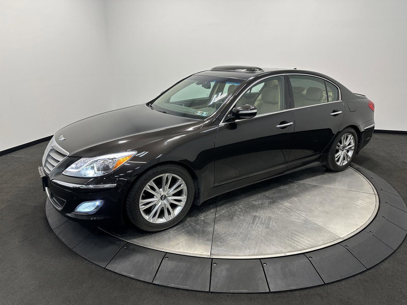 Used 2013 Hyundai Genesis 3.8 w/ Technology Pkg image 4