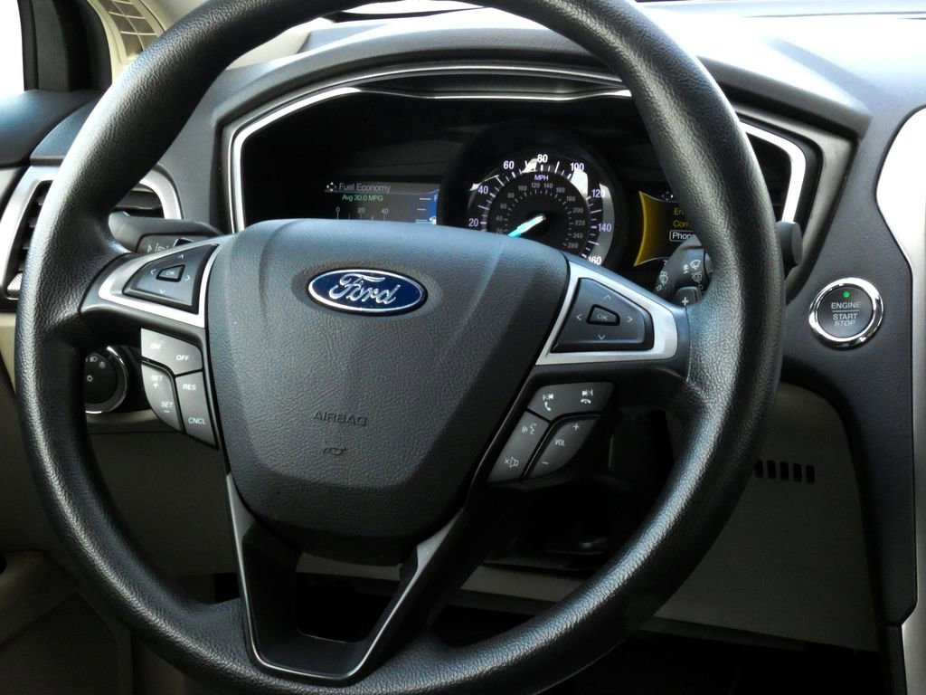 Used 2019 Ford Fusion SE FWD image 11