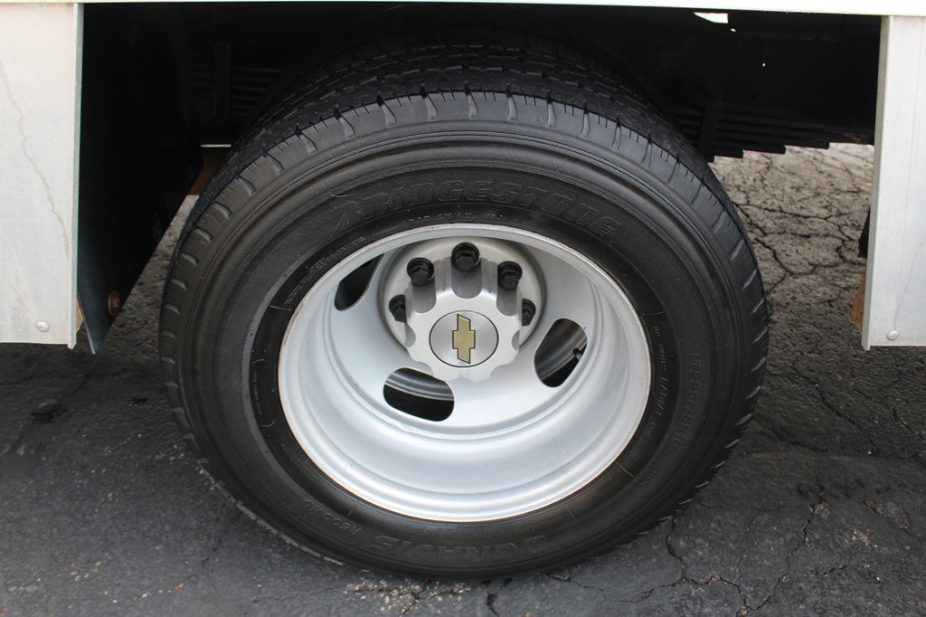 Used 2016 Chevrolet Express 4500 Extended image 45