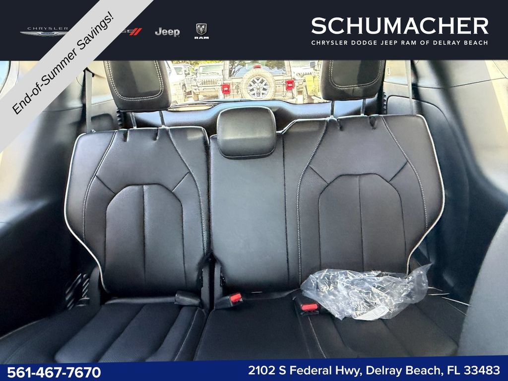 New 2027 Chrysler Pacifica Limited FWD image 12