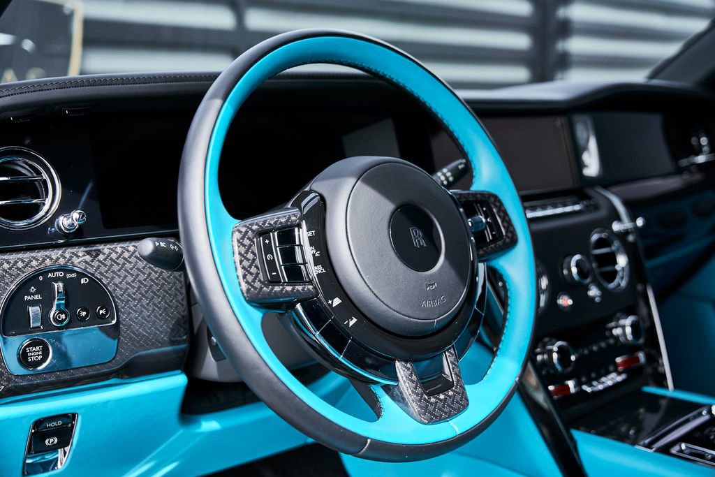 Used 2025 Rolls-Royce Cullinan Black Badge image 41