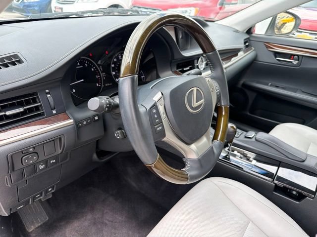 Used 2014 Lexus ES 350 w/ Luxury Package FWD image 16