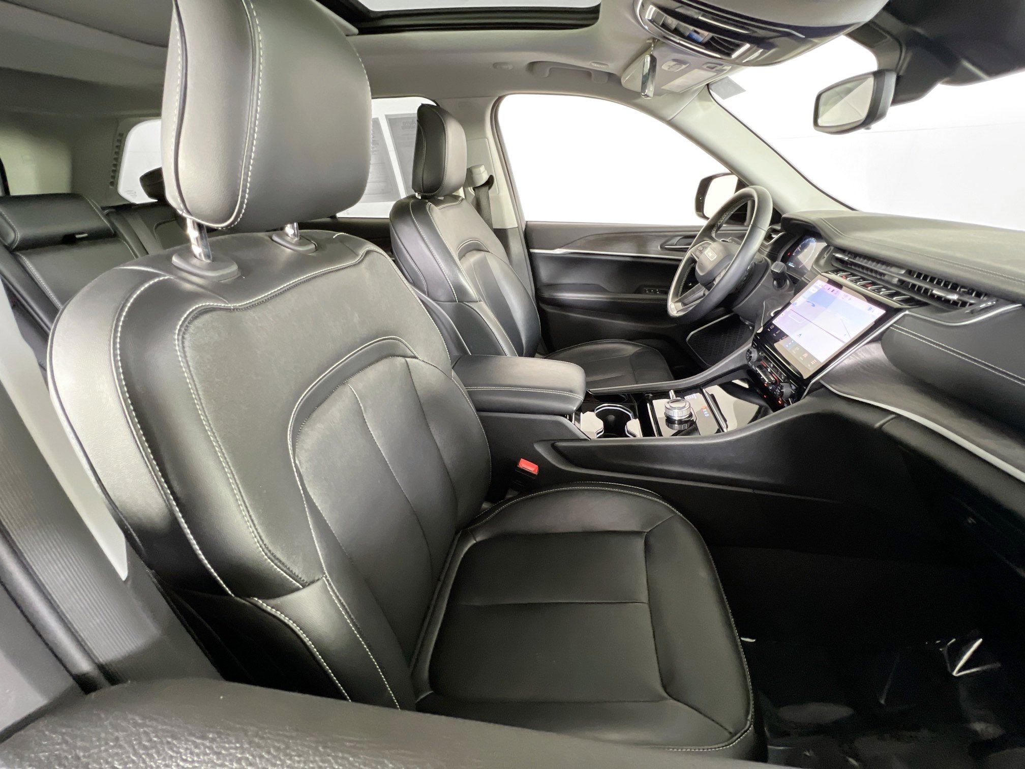 Used 2022 Jeep Grand Cherokee Limited image 26