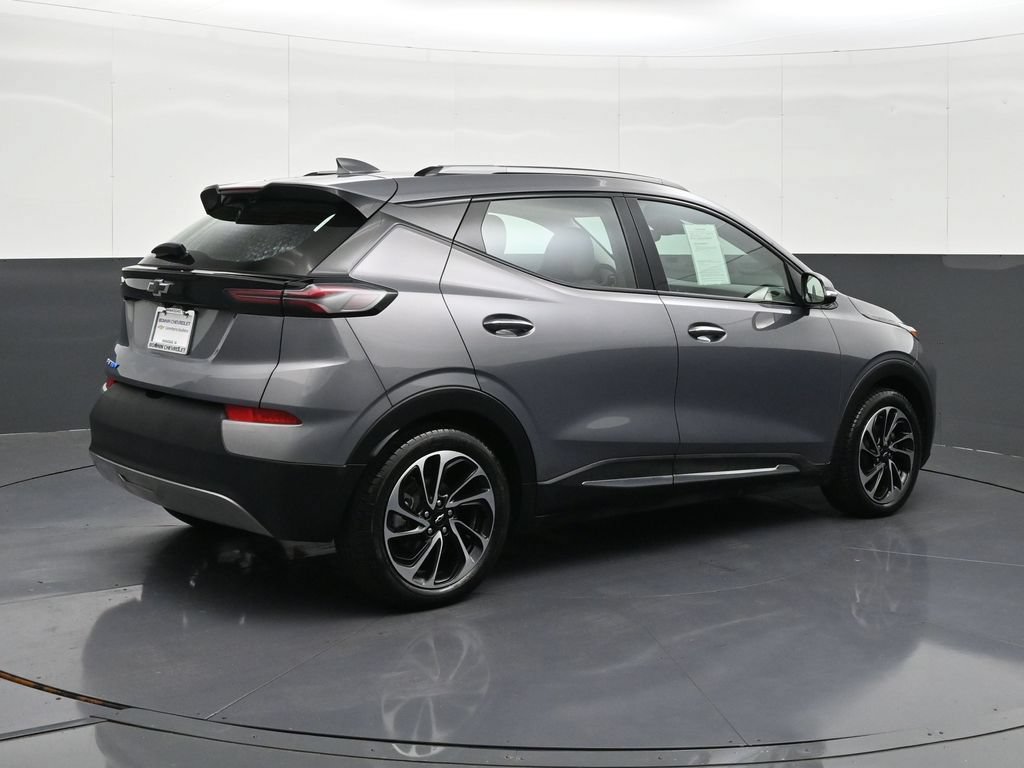 Certified 2023 Chevrolet Bolt EUV Premier w/ Sun & Sound Package FWD image 5