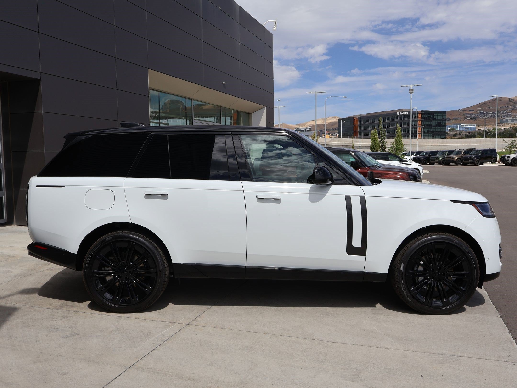 New 2026 Land Rover Range Rover SE AWD/4WD image 4