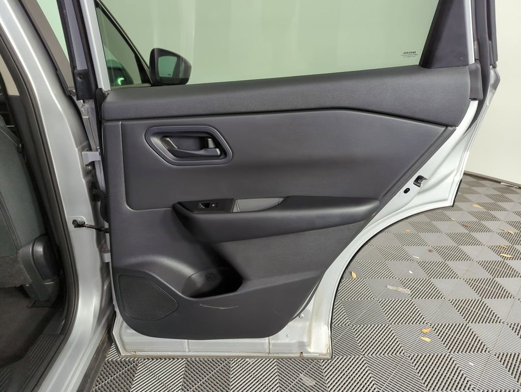 Used 2024 Nissan Rogue S image 30