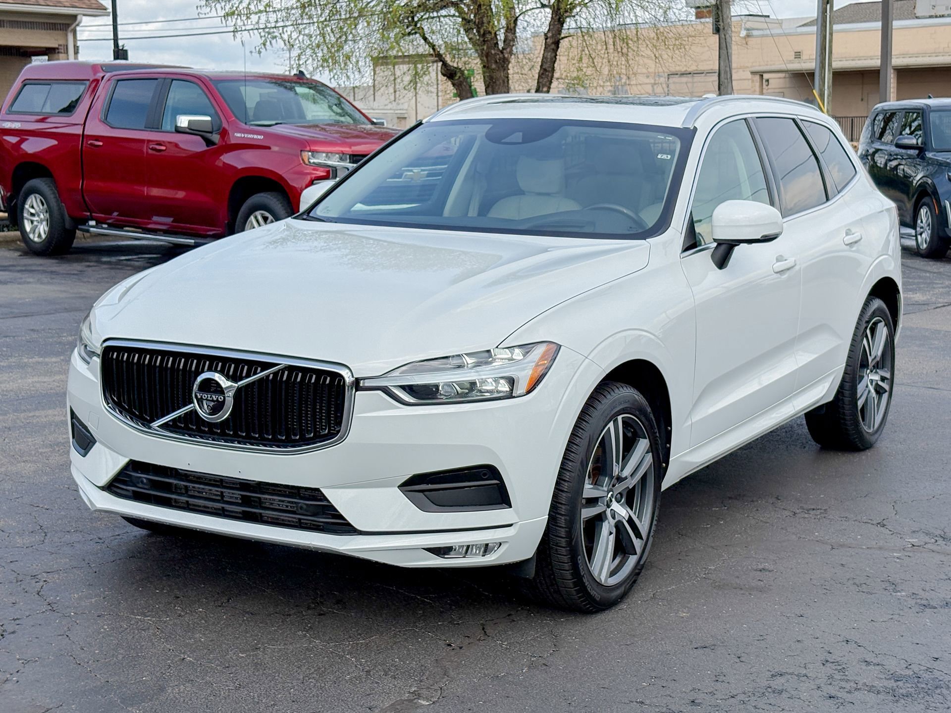 Used 2021 Volvo XC60 T5 Momentum w/ Advanced Package image 12
