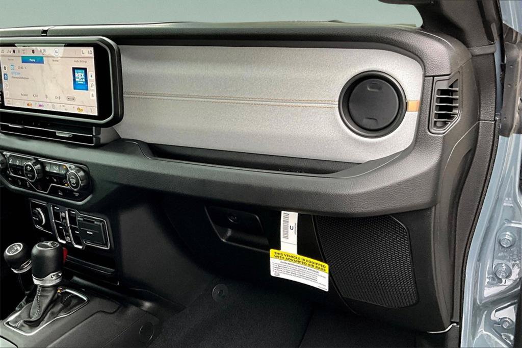 New 2025 Jeep Gladiator Sport AWD/4WD image 16