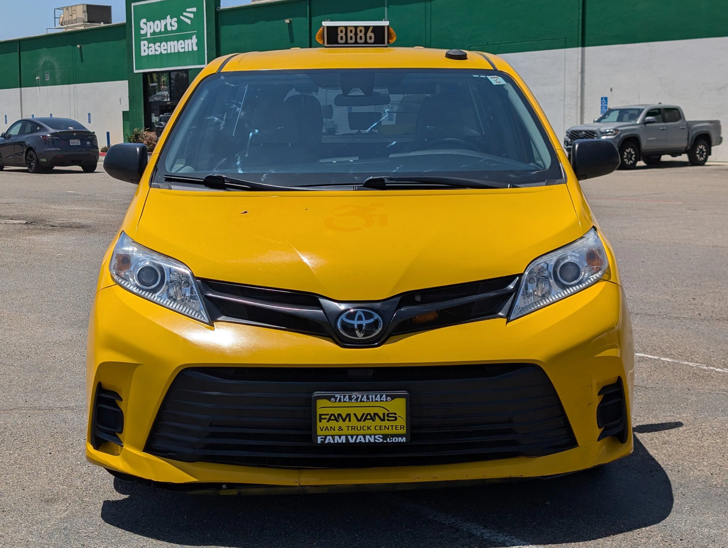 Used 2018 Toyota Sienna L FWD image 3