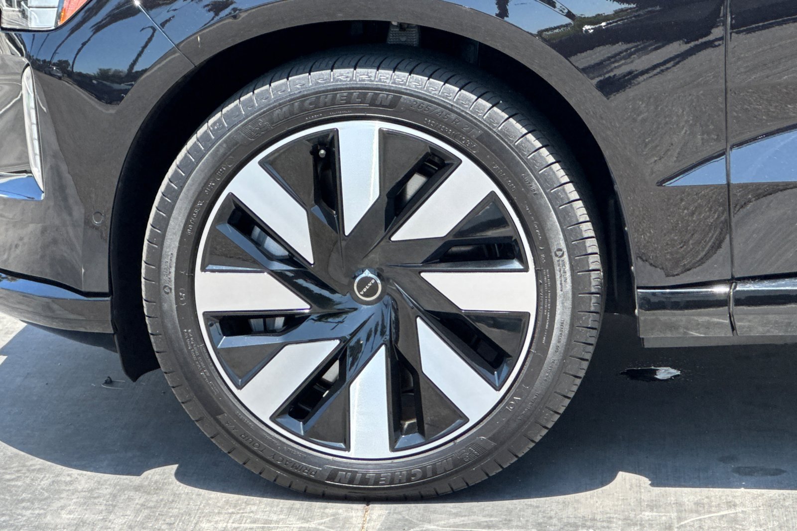Certified 2025 Volvo EX90 Ultra AWD/4WD image 35