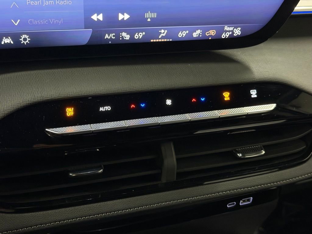 Certified 2025 Buick Enclave Preferred image 36