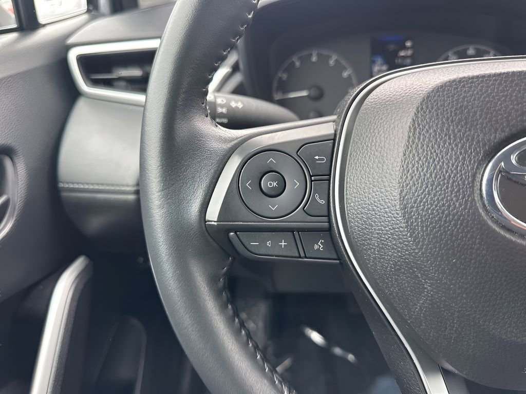 Used 2025 Toyota Corolla Cross LE image 13