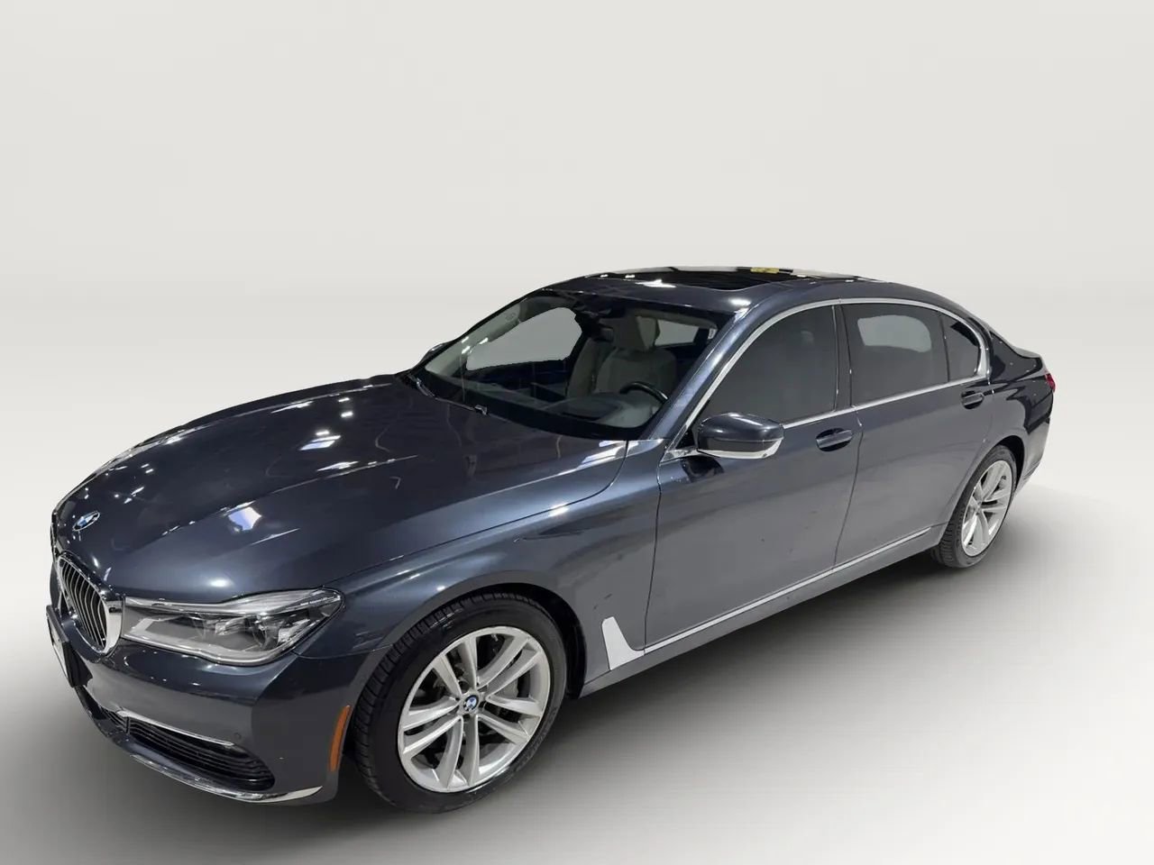 Used 2017 BMW 750i xDrive image 14