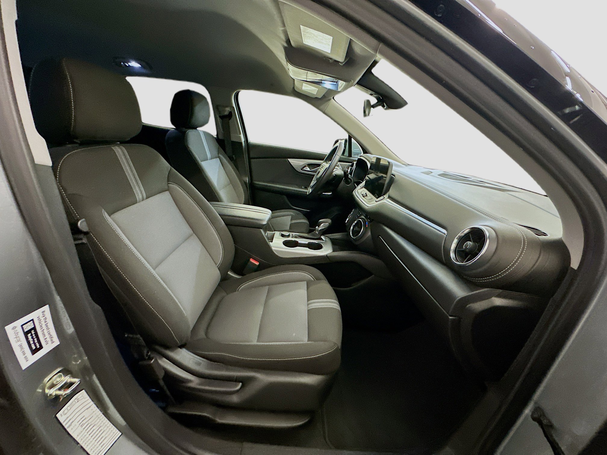 Used 2025 Chevrolet Blazer LT image 32