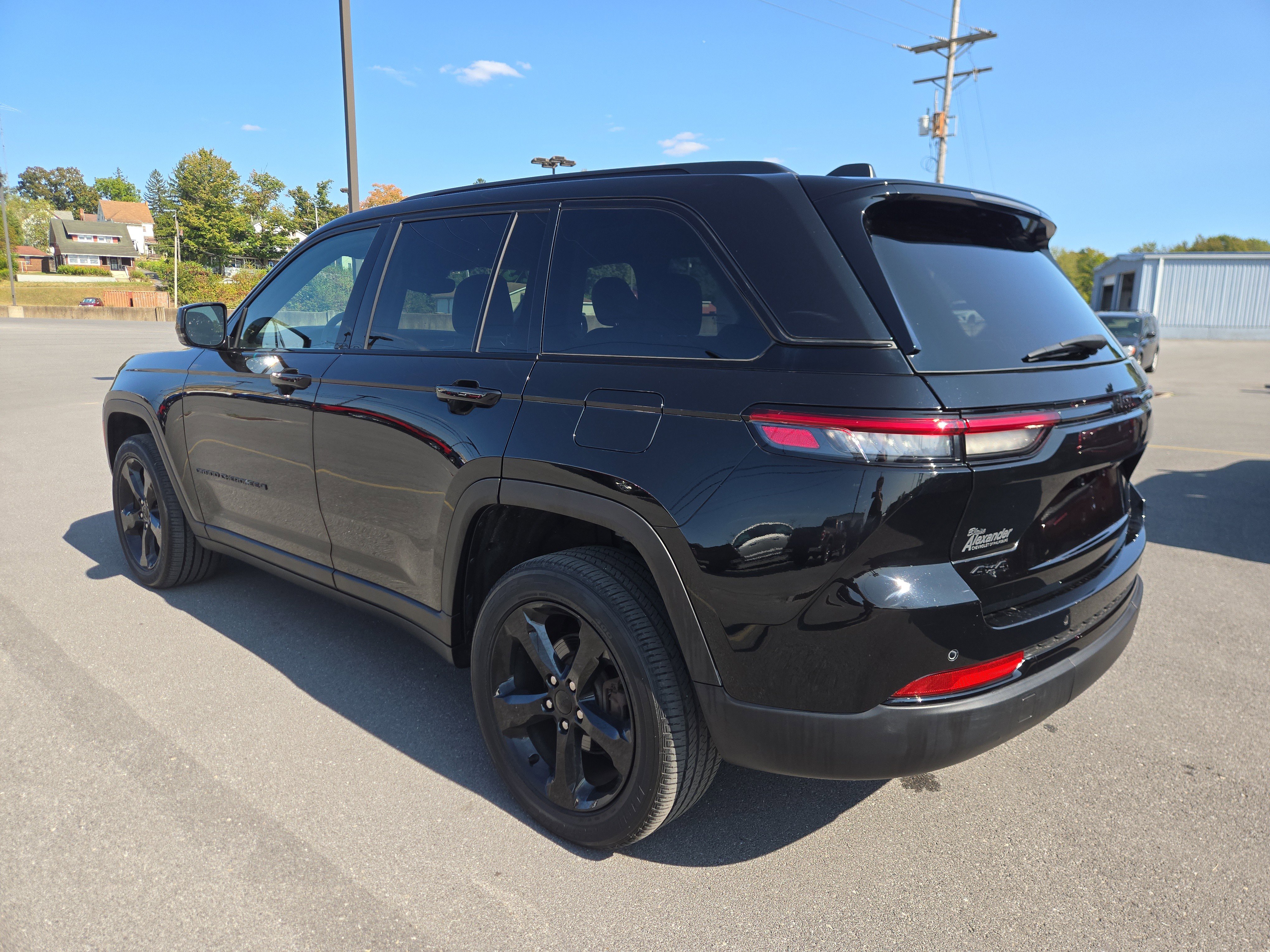 Used 2023 Jeep Grand Cherokee Altitude image 6