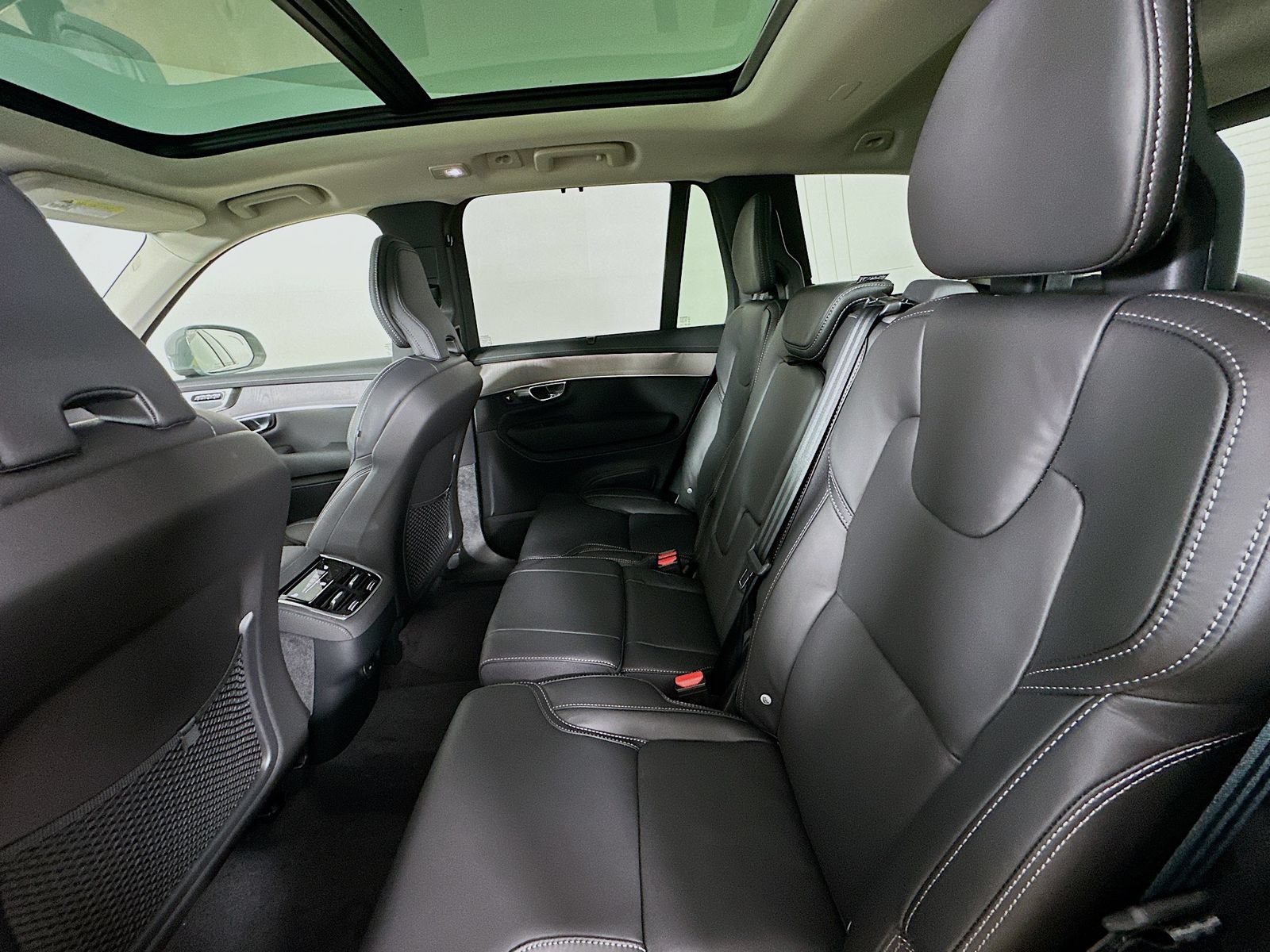 New 2026 Volvo XC90 B6 Ultra w/ Protection Package AWD/4WD image 36