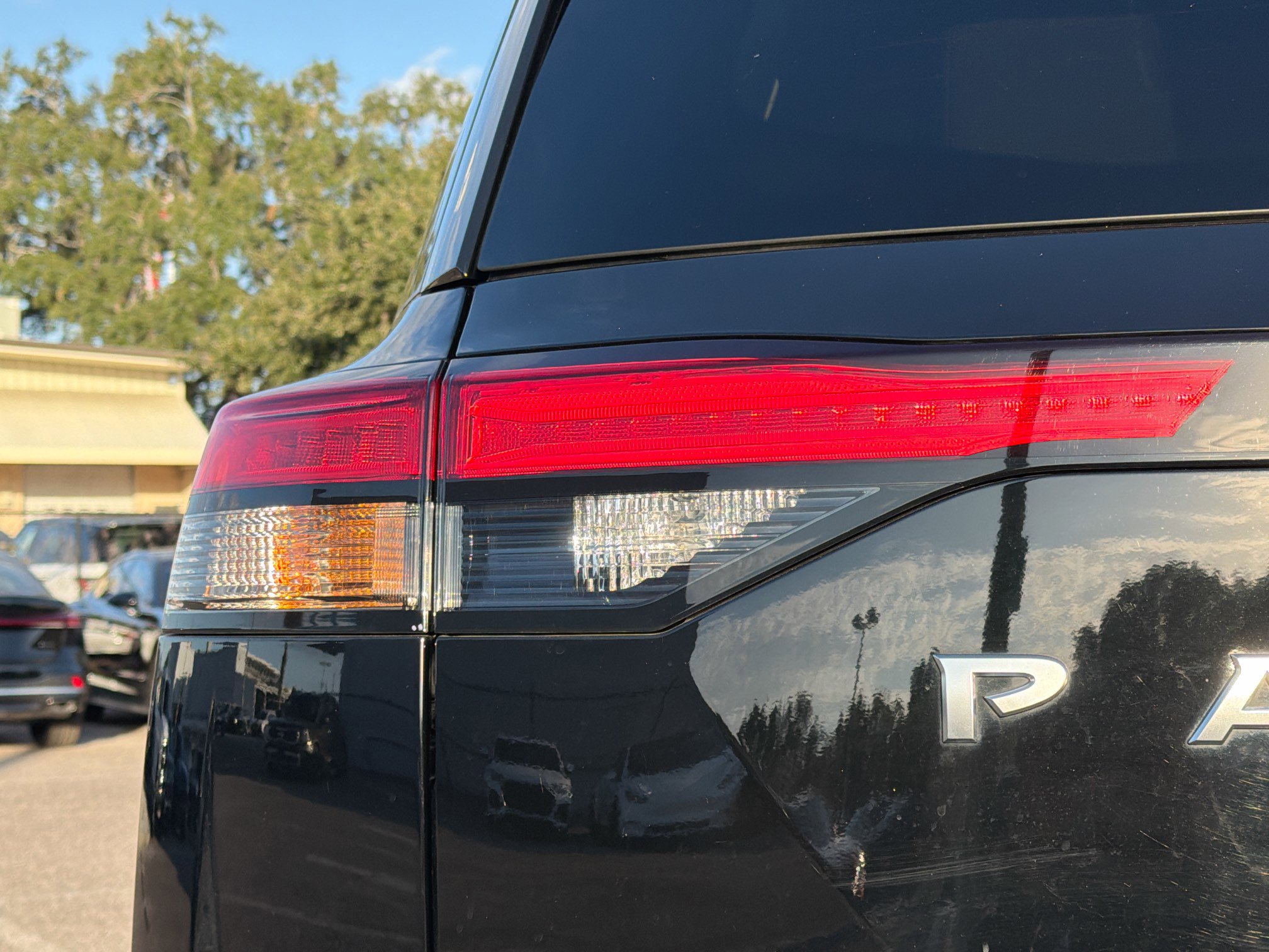 Used 2023 Nissan Pathfinder SV w/ SV Premium Package image 10