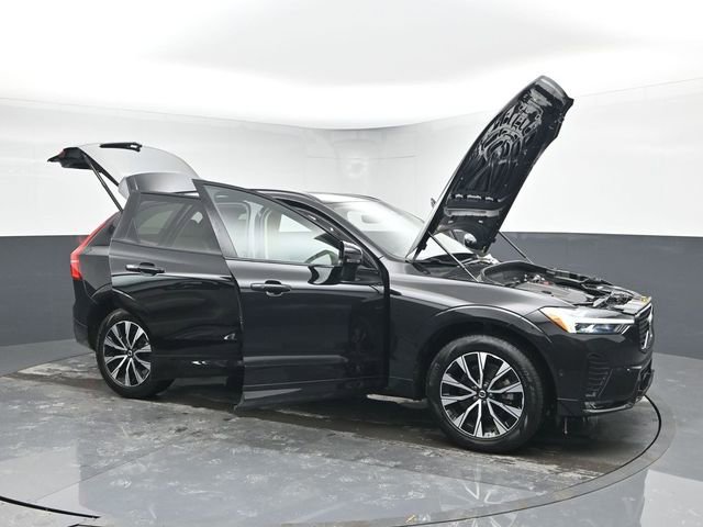 Used 2024 Volvo XC60 B5 Plus image 43