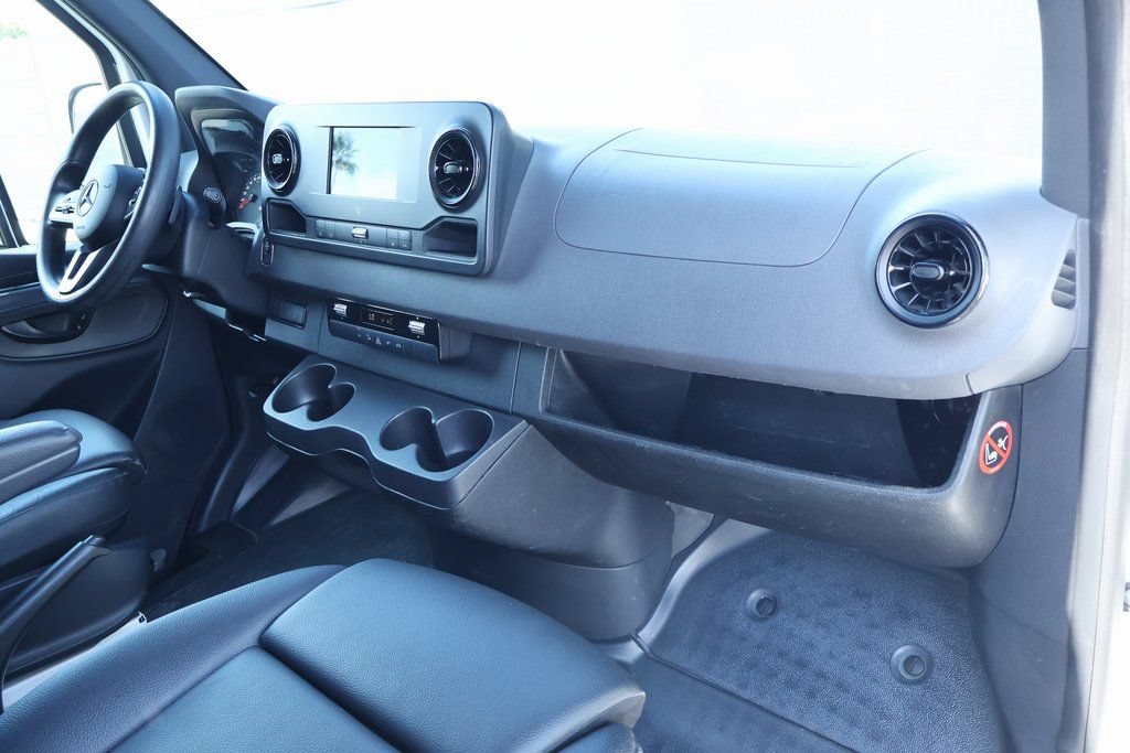Used 2019 Mercedes-Benz Sprinter 144 image 9