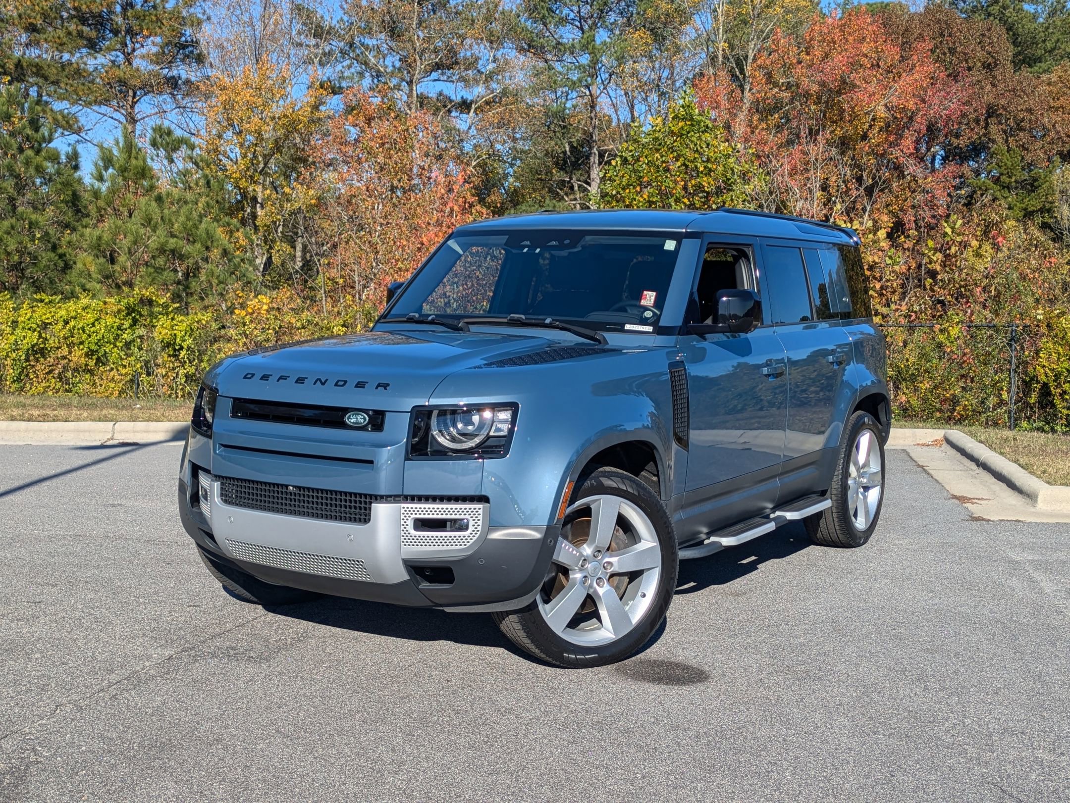 Used 2020 Land Rover Defender 110 SE image 1