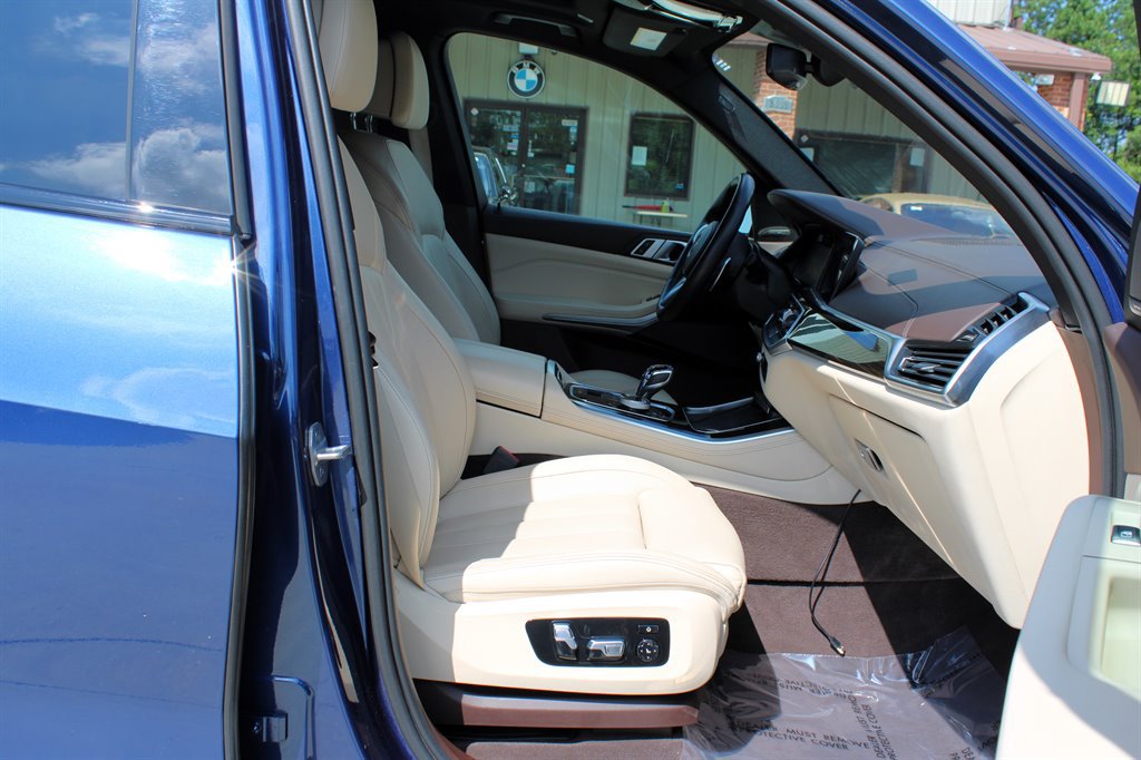 Used 2019 BMW X5 xDrive50i w/ M Sport Package AWD/4WD image 16