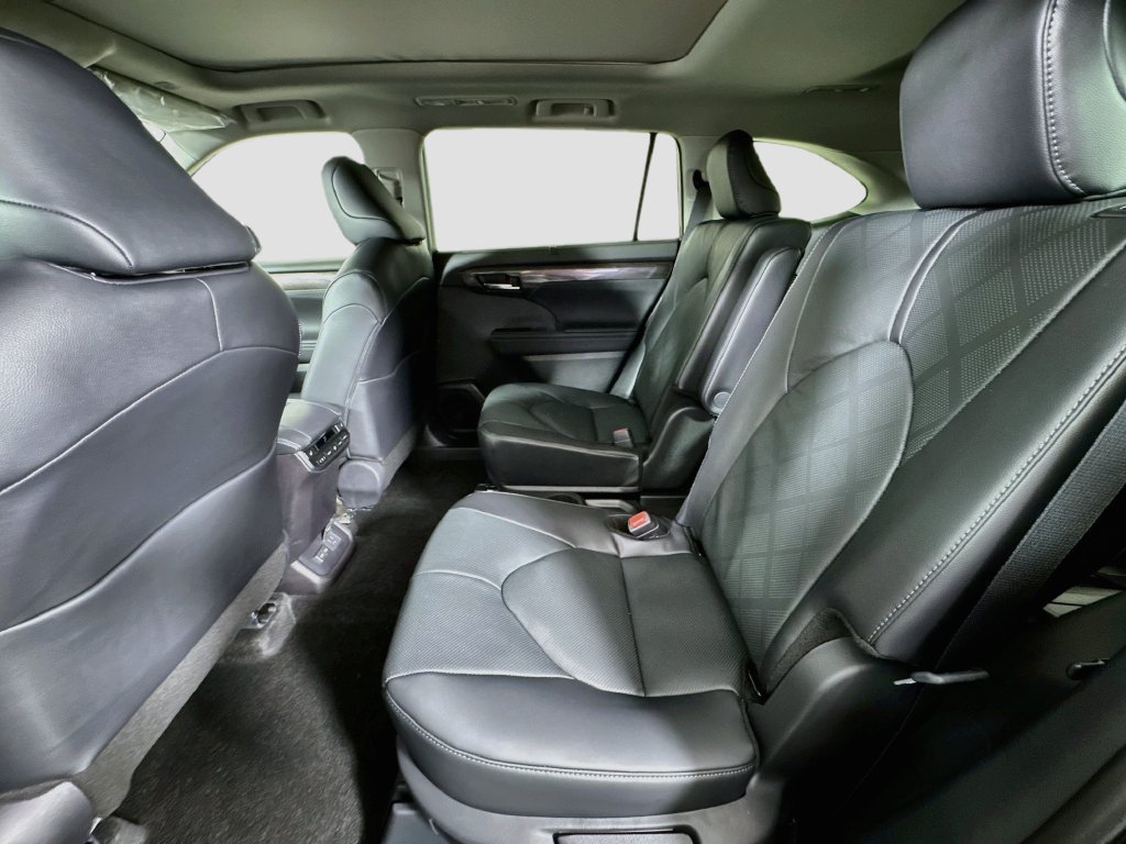 New 2026 Toyota Highlander Platinum AWD/4WD image 27