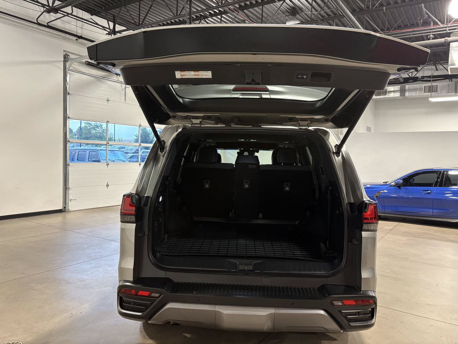 Used 2024 Lexus LX 600 4WD w/ Luxury Package image 35