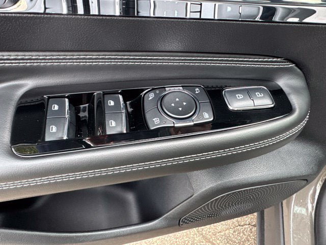Used 2025 Lincoln Corsair FWD w/ Equipment Group 101A image 9