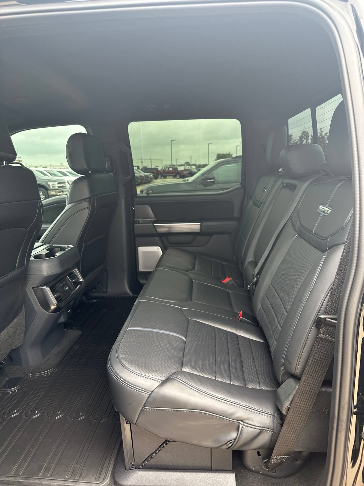 Used 2026 Ford F450 Platinum w/ FX4 Off-Road Package AWD/4WD image 15