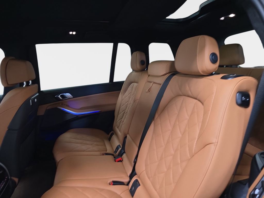 Used 2026 BMW X7 xDrive40i w/ Premium Package image 14