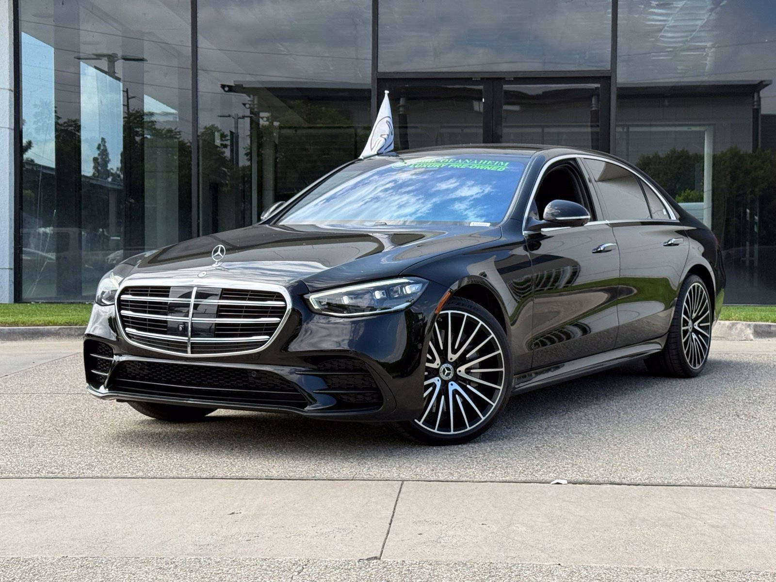 Used 2022 Mercedes-Benz S 580 4MATIC Sedan image 2