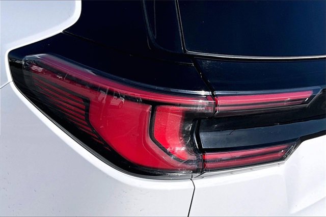 Used 2025 GMC Acadia Elevation image 23