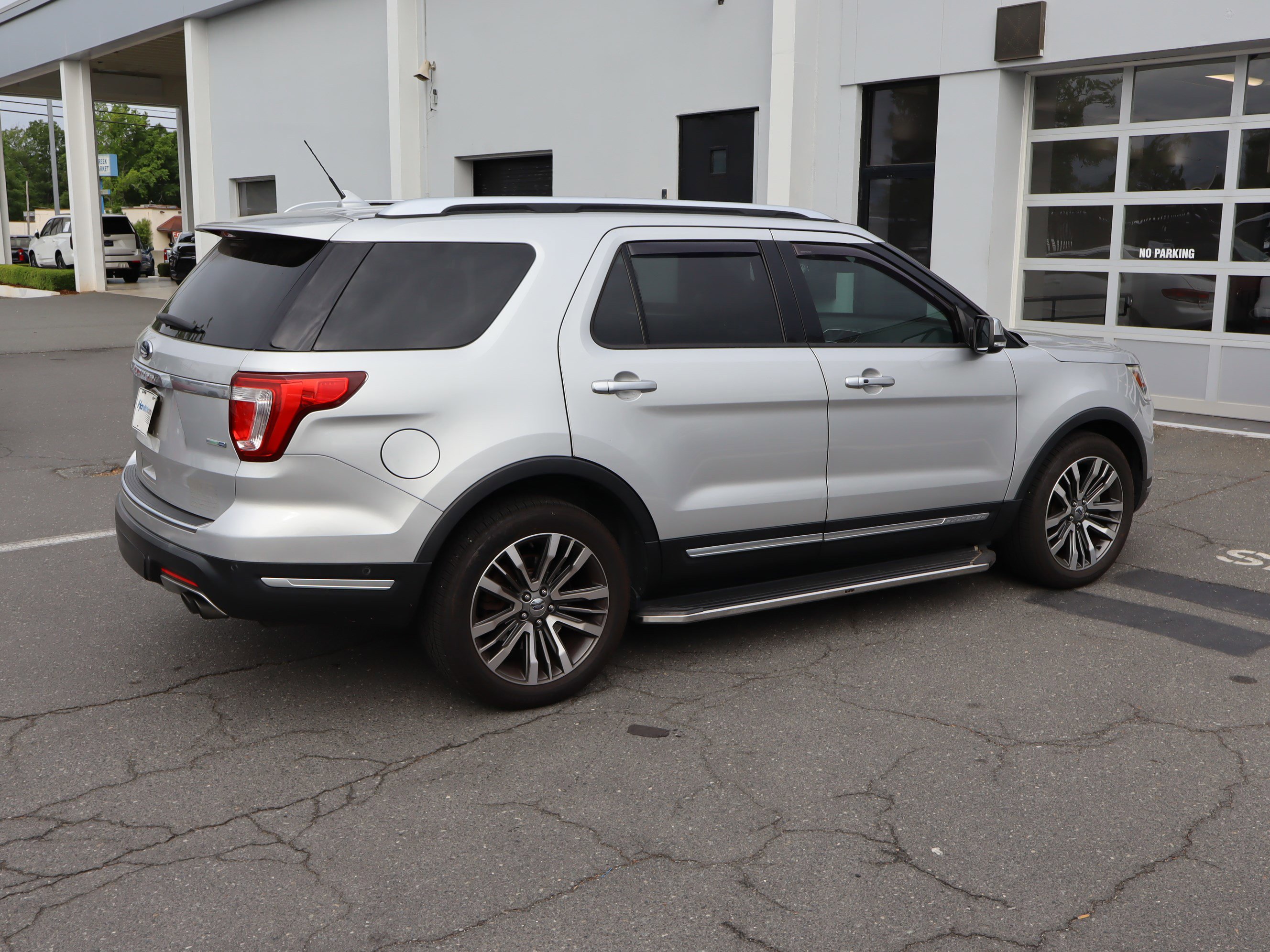 Used 2019 Ford Explorer Platinum AWD/4WD image 22