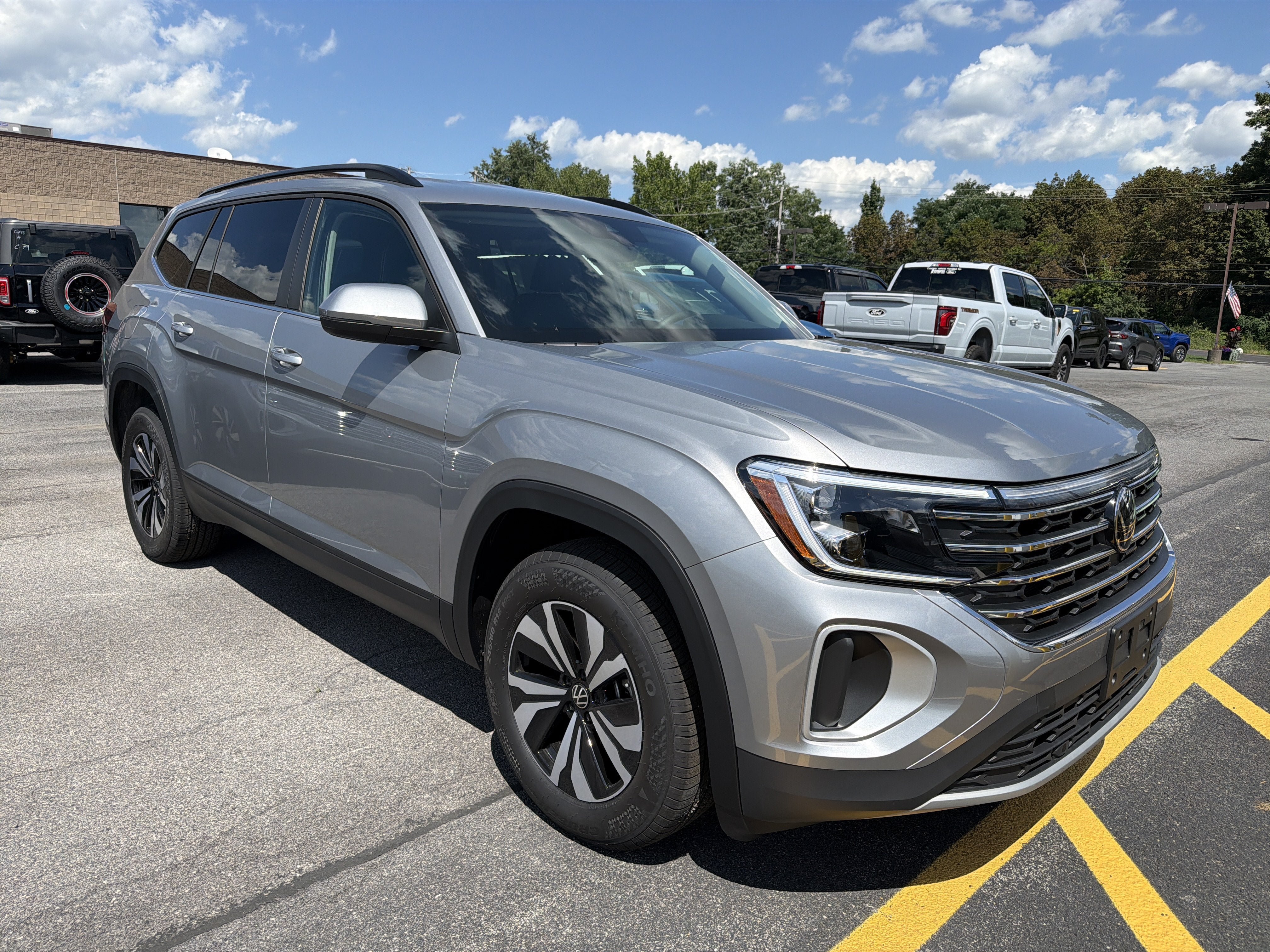 New 2026 Volkswagen Atlas SE AWD/4WD image 2