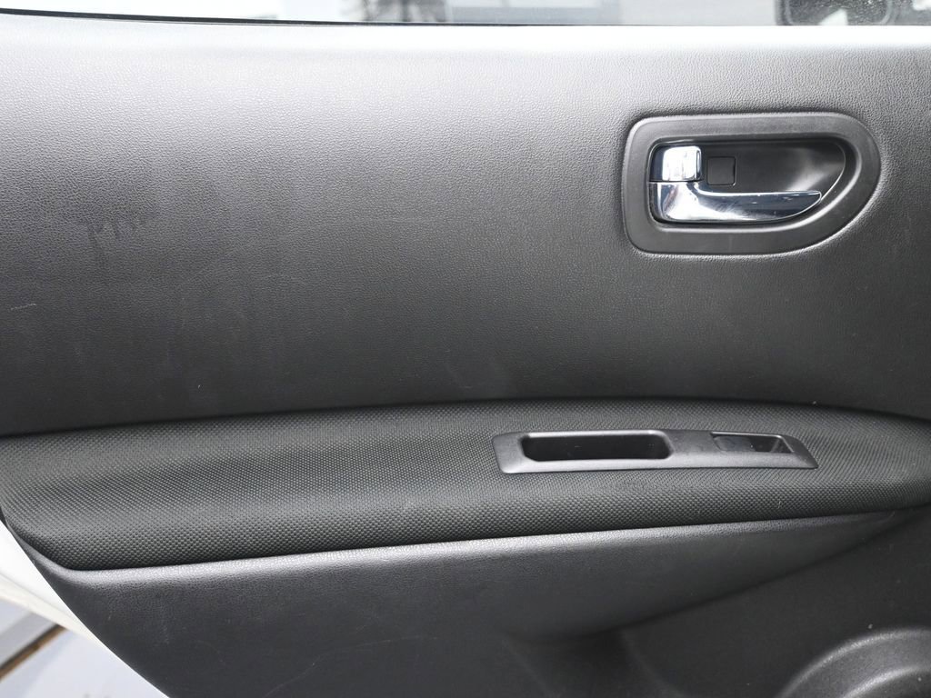 Used 2012 Nissan Rogue S image 21