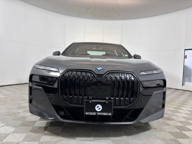 Used 2024 BMW i7 xDrive60 w/ Executive Package image 2