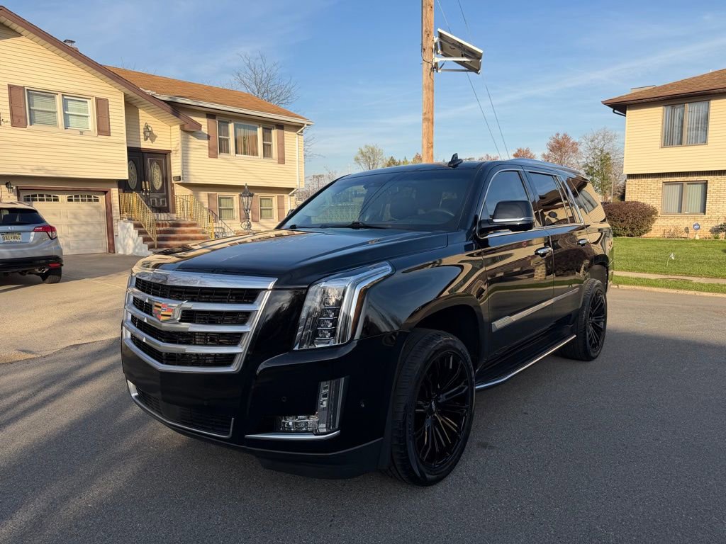 Used 2019 Cadillac Escalade Luxury RWD image 3