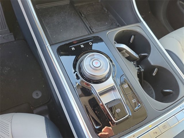 Used 2025 Kia Carnival EX image 25