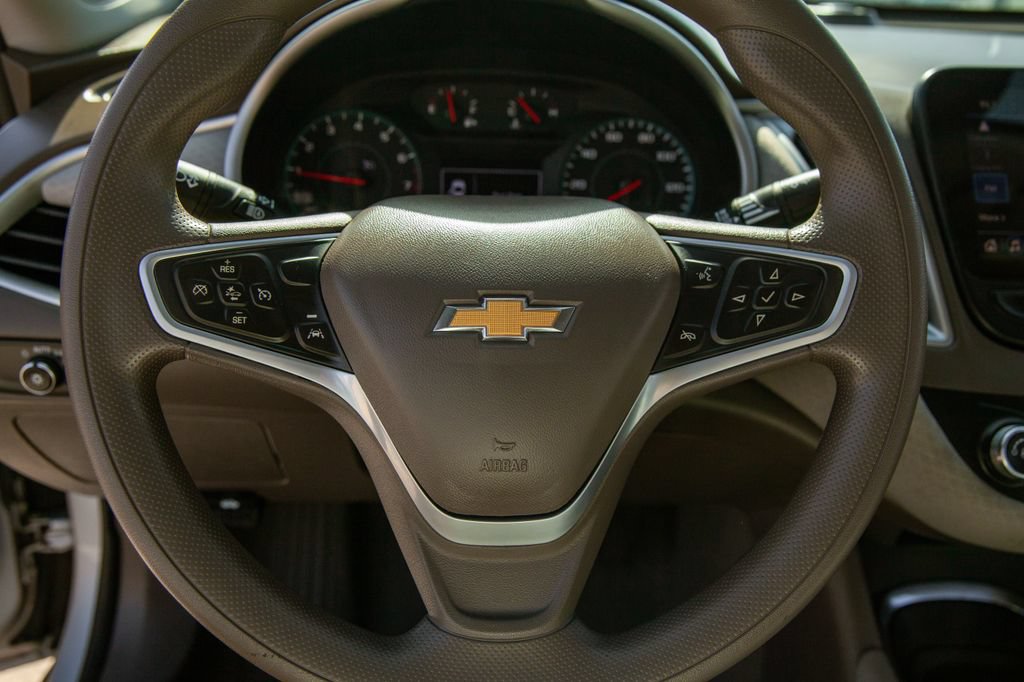 Used 2022 Chevrolet Malibu LS w/ Driver Confidence Package II FWD image 17