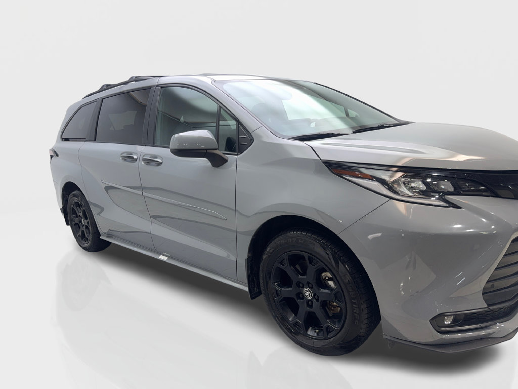 Used 2025 Toyota Sienna XLE Woodland Edition AWD/4WD image 14