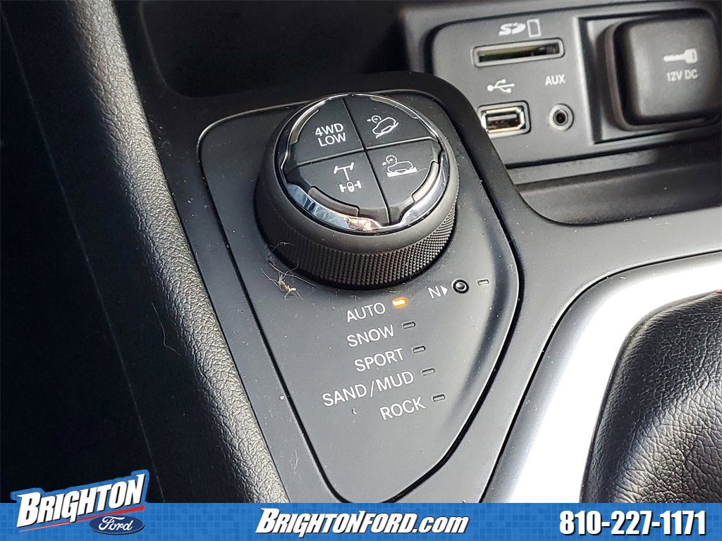 Used 2017 Jeep Cherokee Trailhawk image 29