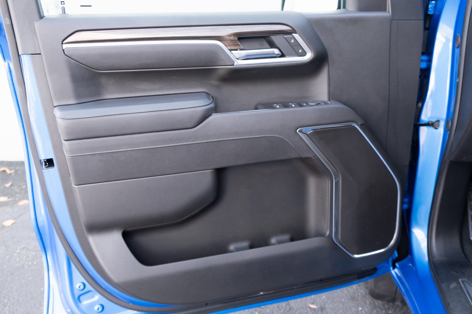 Used 2025 Chevrolet Silverado 1500 LT image 12