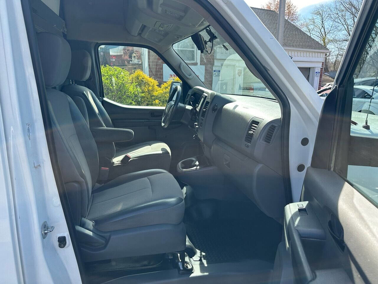 Used 2020 Nissan NV 2500 S image 24