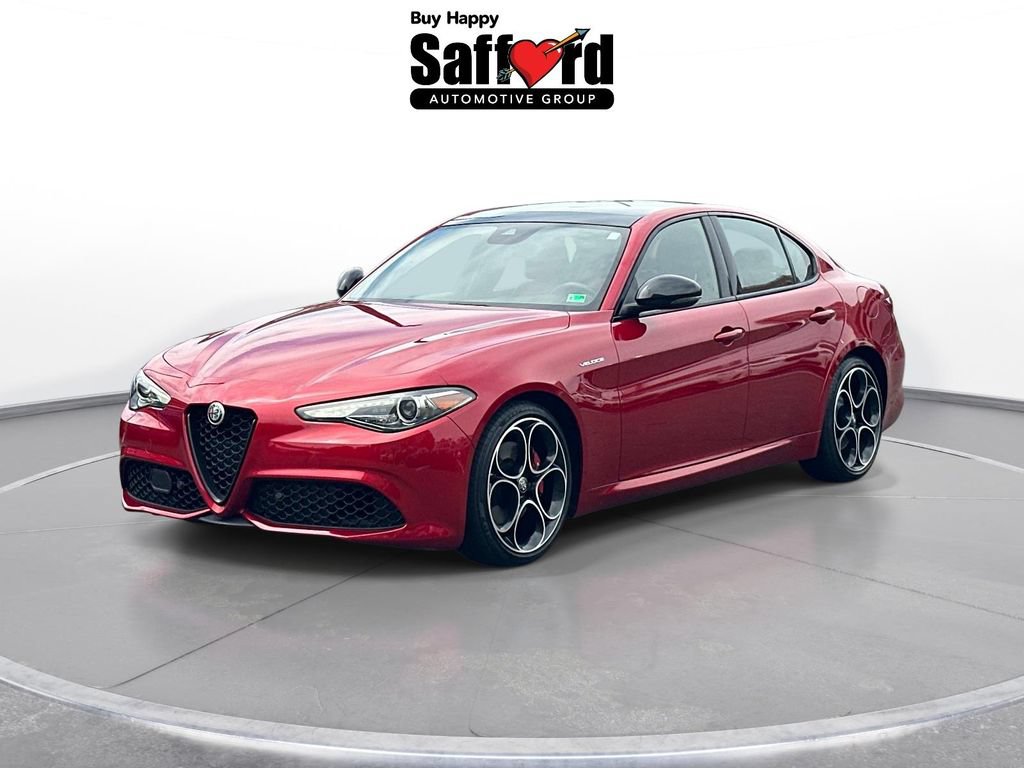 Used 2023 Alfa Romeo Giulia Veloce RWD image 1