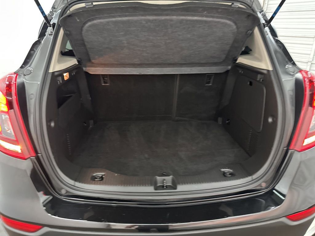 Used 2022 Buick Encore Preferred image 24