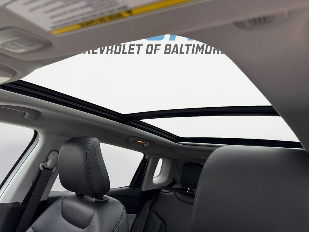 Used 2022 Jeep Compass Latitude w/ Sun and Sound Group AWD/4WD image 2