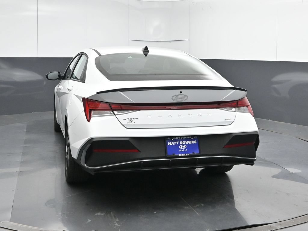 Used 2025 Hyundai Elantra SEL FWD image 4