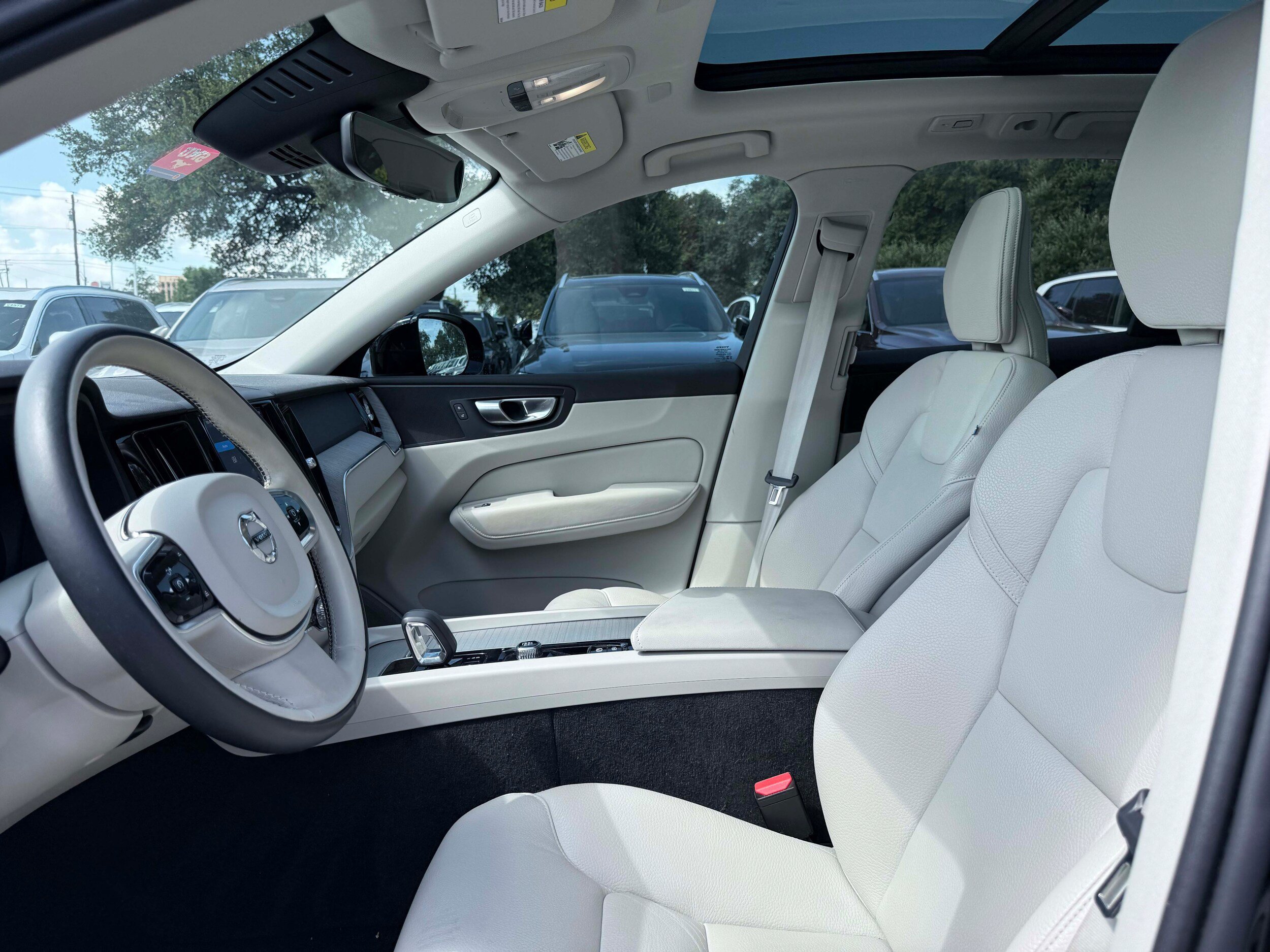 Certified 2024 Volvo XC60 B5 Plus w/ Protection Package Premier AWD/4WD image 9