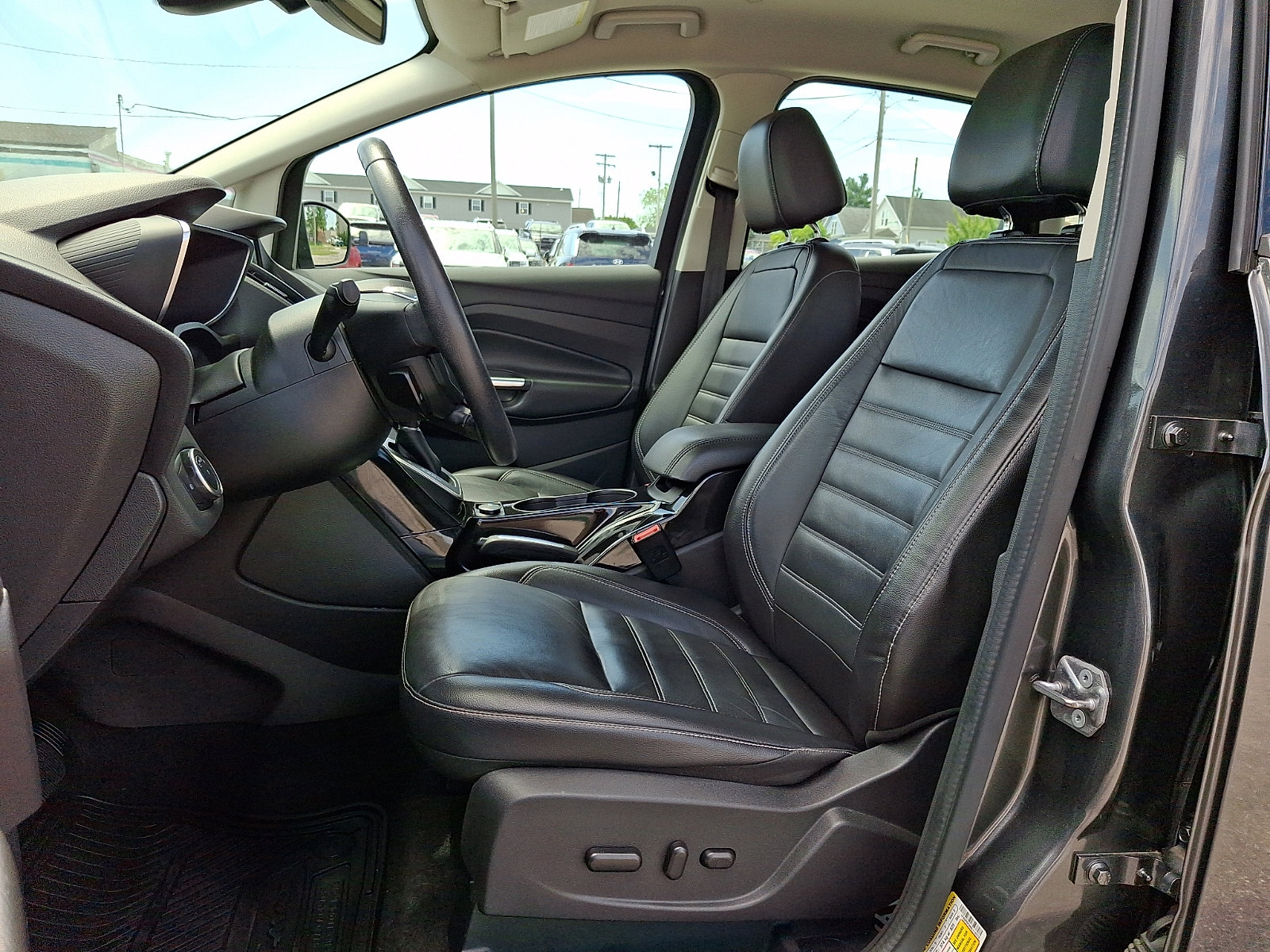 Used 2017 Ford C-MAX Energi Titanium w/ Equipment Group 501A FWD image 14