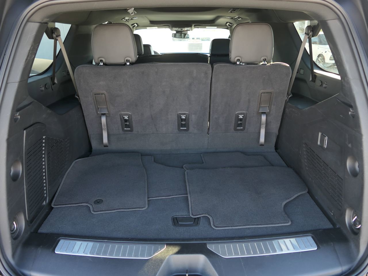 Used 2025 Chevrolet Suburban RST w/ Sun And Tow Package image 23